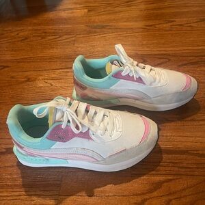 White and Green Puma sneakers with Pink detail